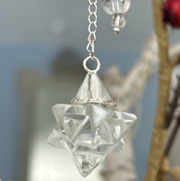 Pendule Merkaba en cristal de roche et métal argenté 3 x3 cm boutique La Porte des Secrets