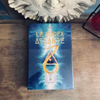 Le codex Atlante à la fois oracle, livre et école spirituelle des éditions Ariane boutique La Porte des Secrets