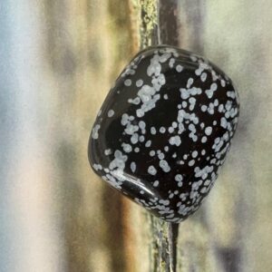 Obsidienne flocon ou neige grande pierre roulée, Mexique - 5cm - Boutique de pierres et minéraux La Porte des Secrets