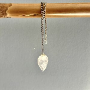 Pendule goute quartz à âme entièrement facetté 2 cm - boutique ésotérique minéraux du monde La Porte des Secrets