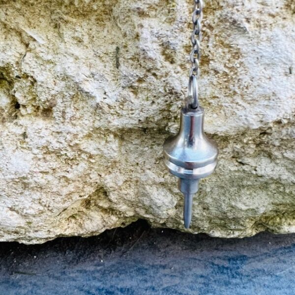 Pendule Aiguille ou pendule ''chaldéen” en acier pour Recherche carte -Loto-Radiesthésie-Divination-Géobiologie - Boutique ésotérique La Porte des des Secrets