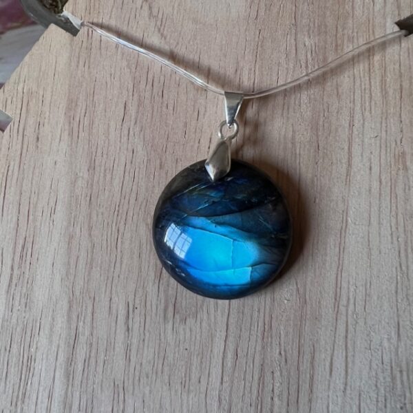 Labradorite extra de Madagascar - Pendentif forme ronde 2.5cm - Boutique La Porte des Secrets