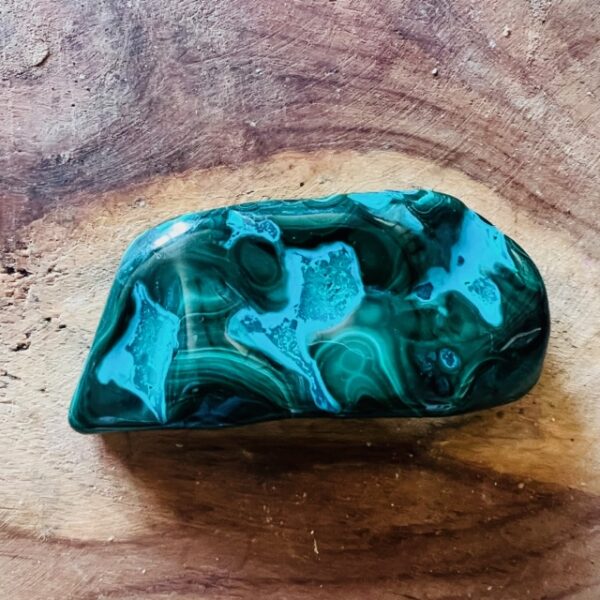 Malachite forme libre du Congo 9.6cm x 4cm - 134gr - Pierre de collection - Boutique de pierres et minéraux La Porte des Secrets