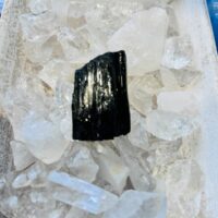 Pierre brute de Tourmaline noire haute qualité de Madagascar boutique La Porte des Secrets