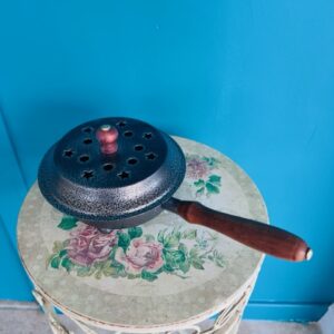 Grand brûle encens métal martelé et manche en bois 15 x 26 cm - Boutique ésotérique La Porte des Secrets