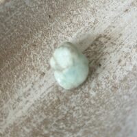 pierre de Béryl naturel du Brésil - pierre roulée boutique La Porte des Secrets