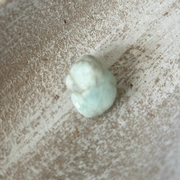 pierre de Béryl naturel du Brésil - pierre roulée boutique La Porte des Secrets