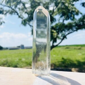 Grande Pointe de cristal de roche Brésil 11.2 cm - Boutique pierres et minéraux La Porte des Secrets