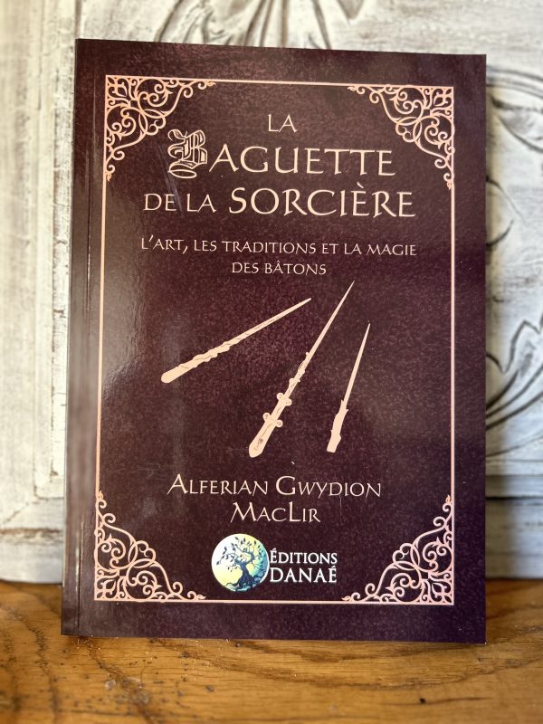 La baguette de la sorcière - L'art, les traditions et la magie des bâtons - Editions DANAE - Boutique ésotérique La Porte des Secrets