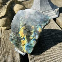 Labradorite plaque polie 1 face, forme libre 460 gr Madagascar - Boutique La Porte des Secrets