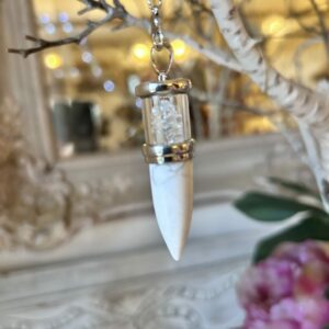 Pendule Pointe Howlite et Remplissage Cristal de roche chaine chakra - 7 pierres des chakras - Boutique ésotérique La Porte des Secrets