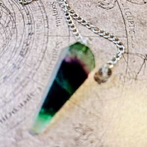 Pendule Fluorite naturelle forme cône - Boutique de lithothérapie et ésotérique La Porte des Secrets