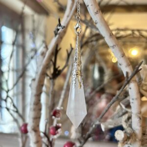 Pendule cône Cristal de roche travaillé en métal argenté - Boutique ésotérique La Porte des Secrets