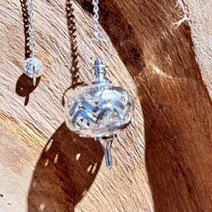 Pendule boule en laiton chromé dentelle entièrement ajouré dentelle - Boutique La Porte des Secrets