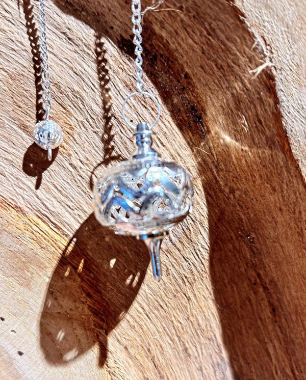 Pendule boule en laiton chromé dentelle entièrement ajouré dentelle - Boutique La Porte des Secrets