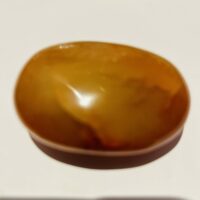 Sardoine grand galet plat Madagascar 82 grammes, longueur 6.2 cm, largeur 4.5 cm, épaisseur1.5 cm - Boutique de minéraux La Porte des Secrets