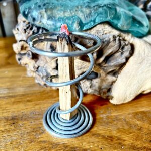 Support pour Palo Santo, bois ou Sauge blanche, hauteur 7 cm - Boutique ésotérique La Porte des Secrets