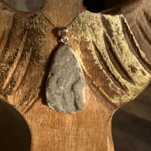 Pierre carte du désert de Druzy, peirre rare et méconnue - Pendentif forme goutte - Boutique de Pierres & Minéraux La Porte des Secrets