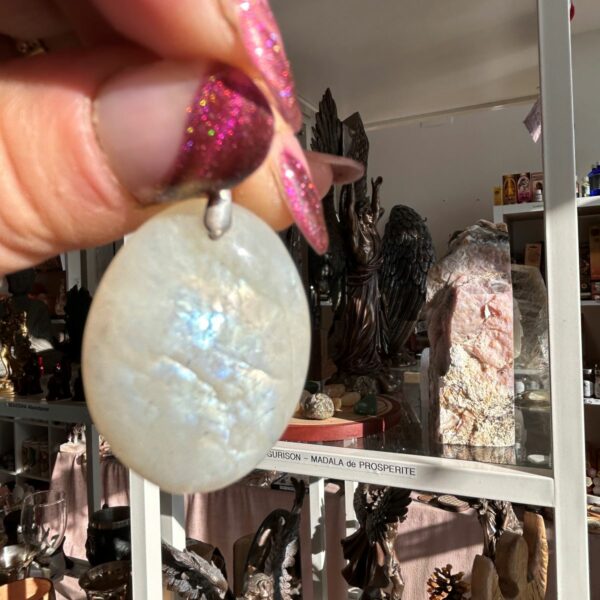 Pendentif en Pierre de Lune bleue Madagascar - Boutique La Porte des Secrets