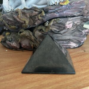 Pyramide Shungite Russie 6 cm - Boutique La Porte des Secrets