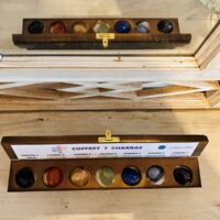 Coffret en bois verni 7 chakras pierres naturelles roulées de la boutique - Boutique La Porte des Secrets