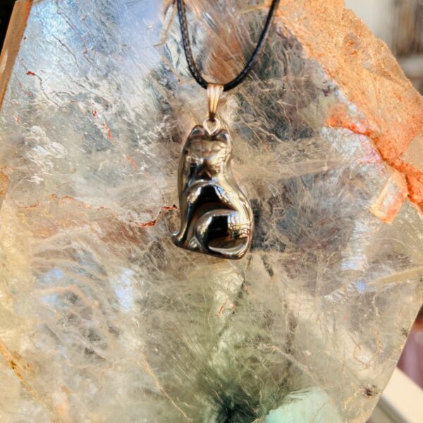 Hématite chat en pendentif - pierre naturelle CHAT - Boutique La Porte des Secrets