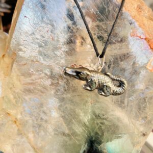 Pendentif Hématite CROCODILE artisanal 4 cm de largeur - Boutique La Porte des Secrets