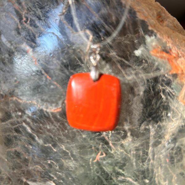 Pendentif en Jaspe rouge pierre carrée 2.5 x 2.5 cm - Boutique La Porte des Secrets