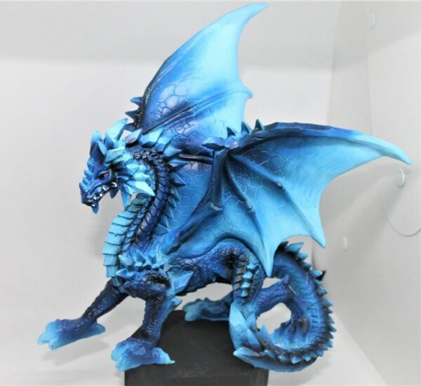 Dragon bleu des mers 23 cm de hauteur peint à la main boutique La Porte des Secrets