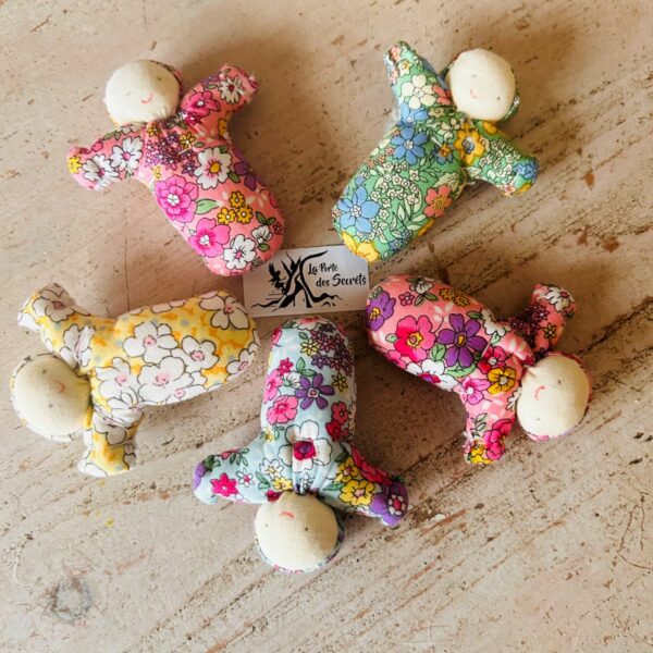 Poupées de soucis du Guatemala magie et rituel pour ôter les problèmes et les soucis en déposant sa poupée sous son oreiller boutique ésotérique La Porte des Secrets