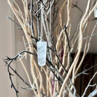 Pendule Cristal de roche forme allongé facetté et laiton argenté boutique ésotérique La Porte des Secrets