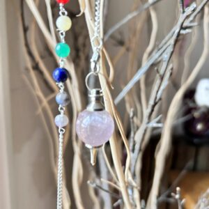 Pendule boule Quartz rose chakras et laiton argenté Pendule boule Quartz rose chakras et laiton argenté Pendule boule Quartz rose chakras et laiton argenté boutique ésotérique La Porte des Secrets