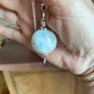 Pendule séphoron pierre de lune blanche beaux reflets bleus boutique La Porte des Secrets