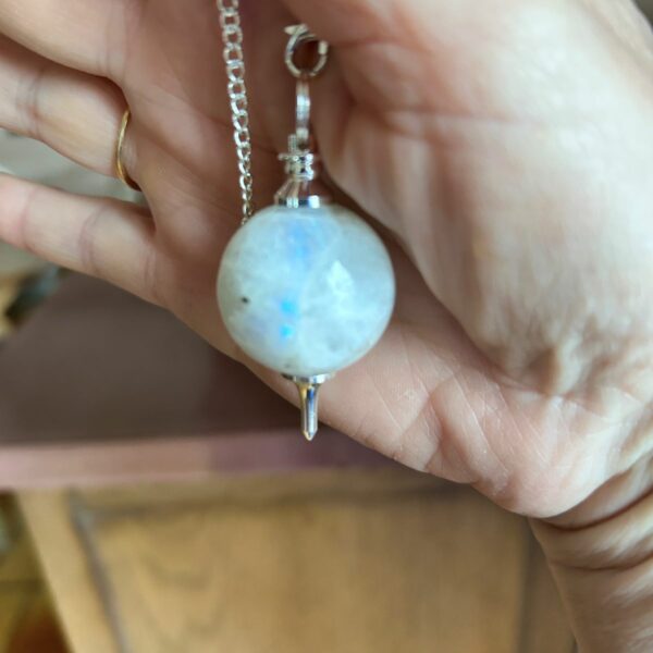 Pendule séphoron pierre de lune blanche beaux reflets bleus boutique La Porte des Secrets