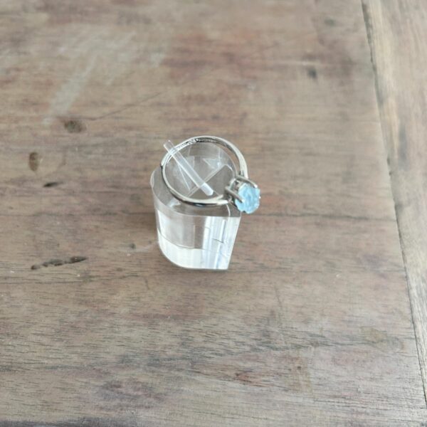 bague aigue marine bleue brute taille ajustable Mozambique, pierre 1.8 cm boutique de lithothérapie La Porte des Secrets