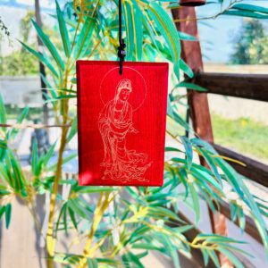 Carillon Déesse Guanyin bronze 75 cm, plaque en bois gravée boutique ésotérique La Porte des Secrets