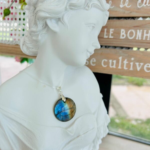 Pendentif en Labradorite ronde bélière argent 925 Madagascar qualité extra boutique La Porte des Secrets