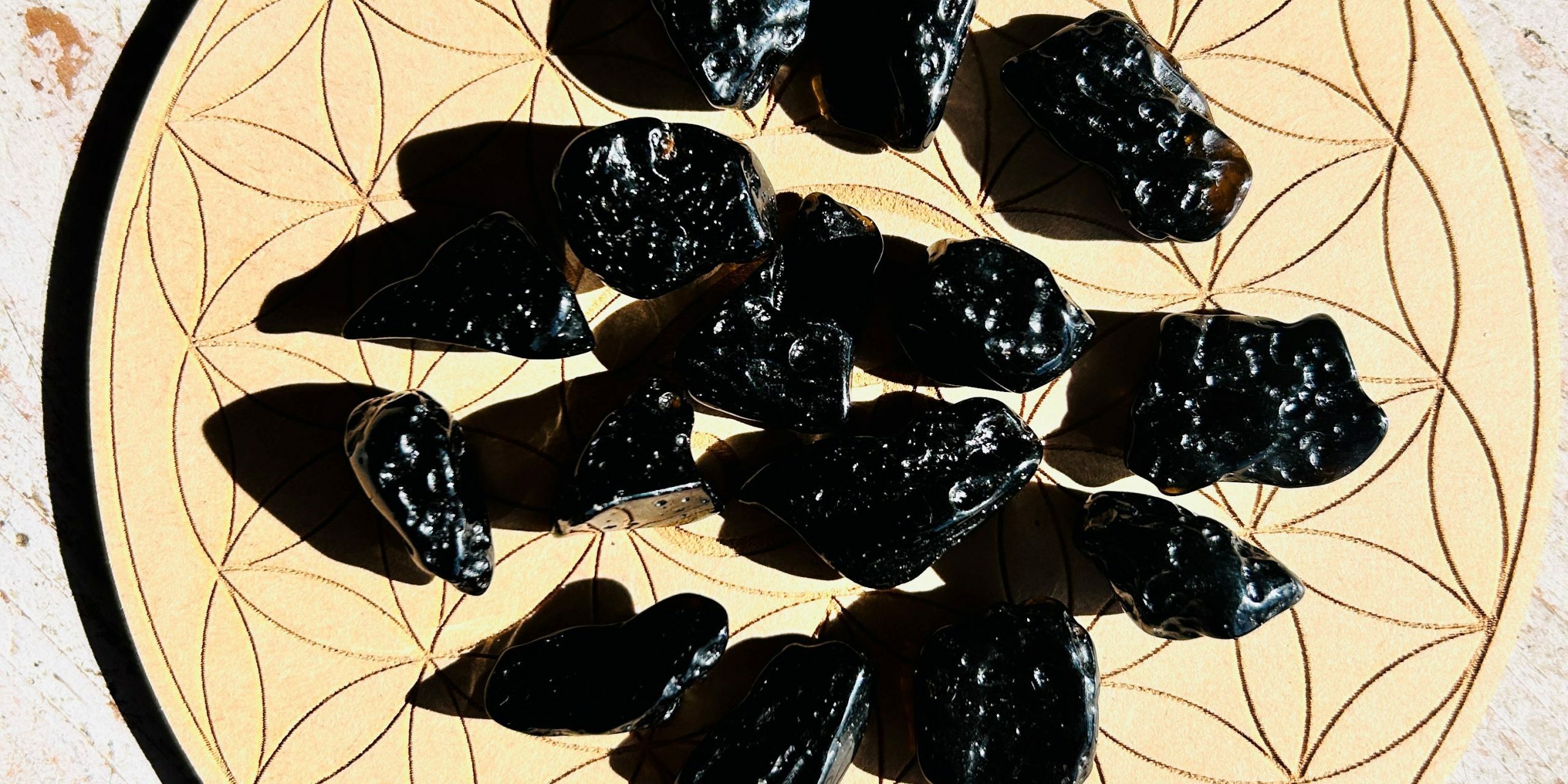 Tectite (ou roche de l'Espace) météorite boutique La Porte des Secrets