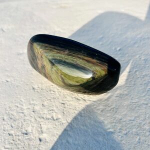 Forme libre carré obsidienne Manta huichol ((Mentogochol)) ou (arc en ciel) Mexique boutique La Porte des Secrets