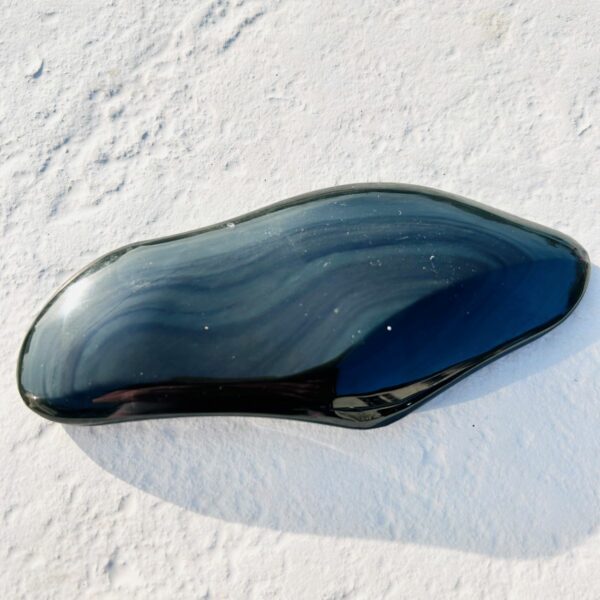 Forme libre obsidienne Manta huichol ((Mentogochol)) ou (arc en ciel) Mexique boutique La Porte des Secrets