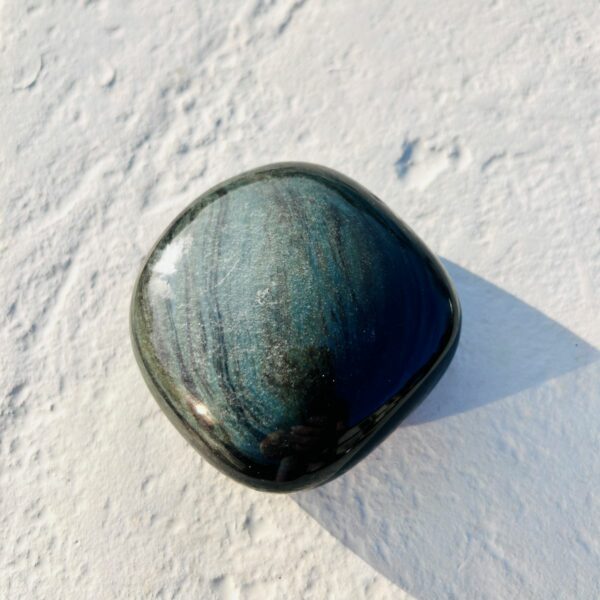 Forme libre carré obsidienne Manta huichol ((Mentogochol)) ou (arc en ciel) Mexique boutique La Porte des Secrets