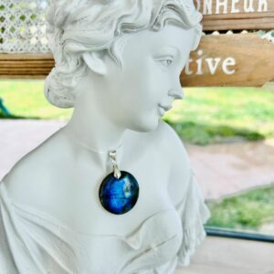 Pendentif en Labradorite forme ronde bélière en argent 925 Madagascar boutique La Porte des Secrets
