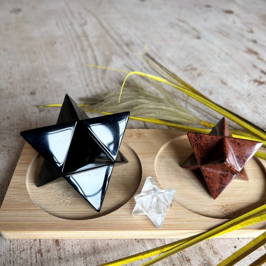 Les Merkaba en pierr'e Obsidienne du Mexique et Cristal de roche du Brésil - article du Grimoire des Secrets - La Porte des Secrets