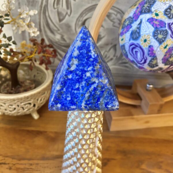 Pyramide Lapis-lazuli Afghanistan 6.5 cm et 0.324 gr boutique La Porte des Secrets