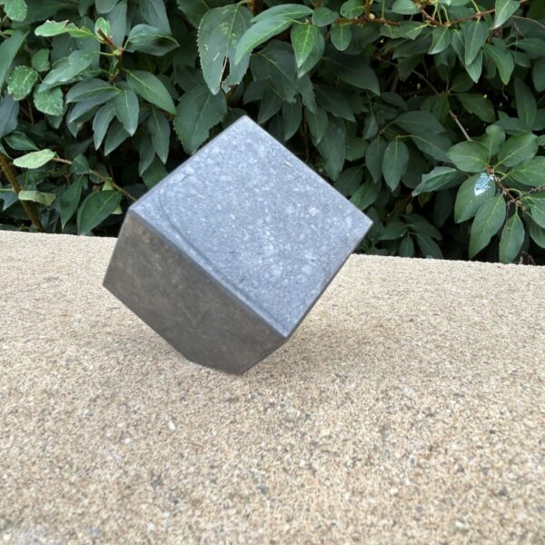 Cube Shungite poli mat 4 cm - Russie (Carélie) boutique La Porte des Secrets