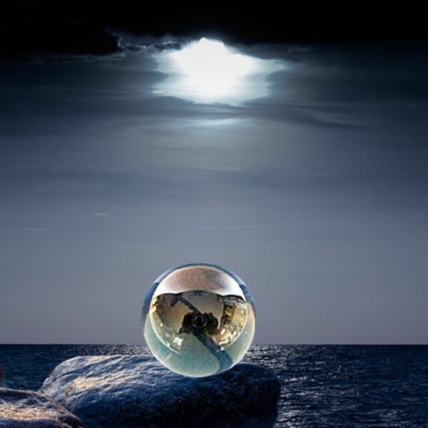 Boule de Cristal K9 - 80mm offert d'un support - boutique ésotérique La Porte des Secrets