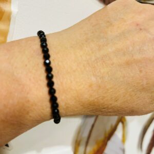 Bracelet Spinelle noire Brésil en pierres facettées 4 mm - boutique de lithothérapie La Porte des Secrets