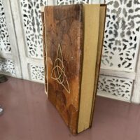 Grimoire végétal fait main couleur brun avec parchemin vierge 30 x 24 cm épaisseur 5 cm - Boutique ésotérique La Porte des Secrets