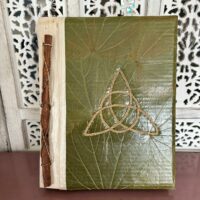 Grimoire végétal et artisanal fait main - format A4, parchemin vierge - boutique La Porte des Secrets