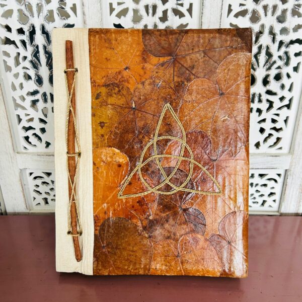Grimoire végétal et fait main A4 avec parchemin vierge - Boutique ésotérique La Porte des Secrets